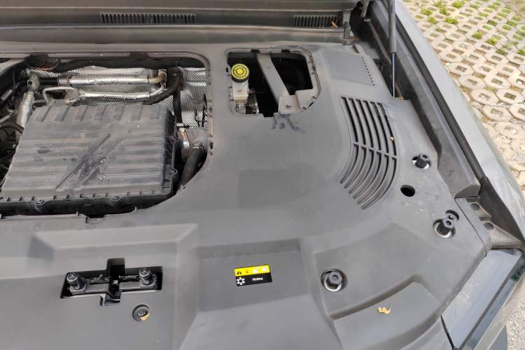 Used JETOUR Traveler C-DM 2024 C-DM 208KM Mountain & Wilderness Edition Engine Bay Left