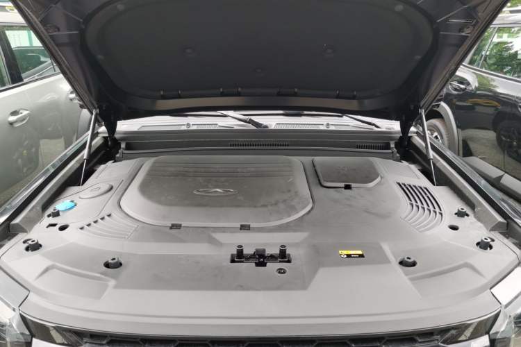 Used JETOUR Traveler C-DM 2025 206km XWD Extended-Length 7-Seater Engine Bay