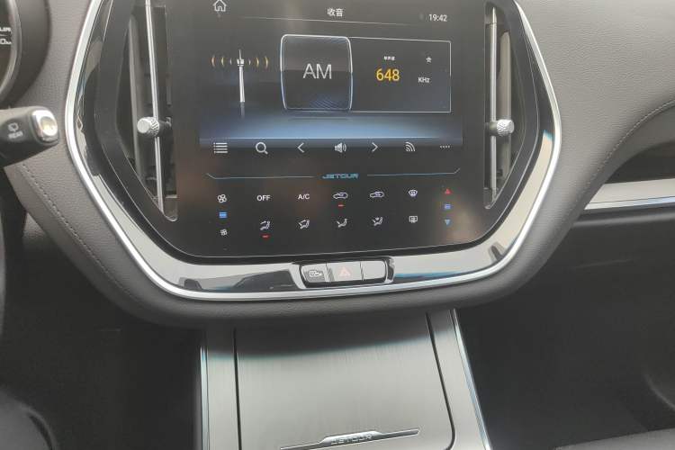 Used JETOUR X70 2020 1.5T DCT Yuexing Edition 6 Seats Audio And AC Panel
