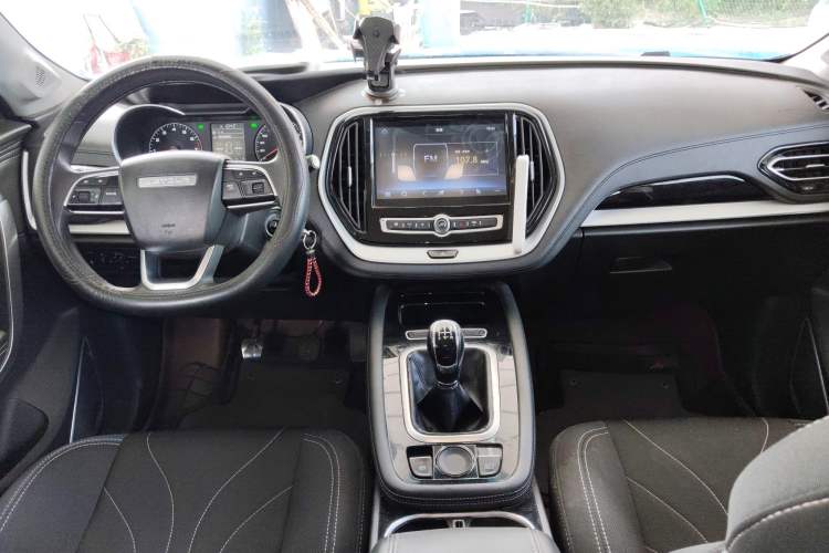 Used JETOUR X70 2018 1.5T Manual Comfort Edition Interior 2