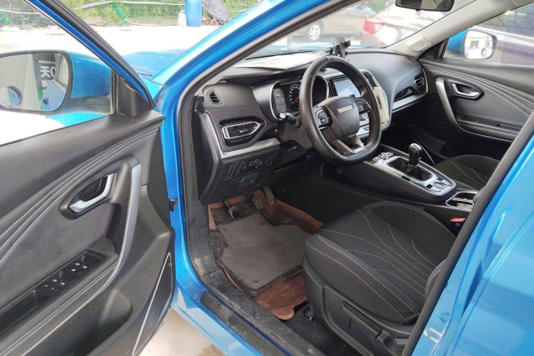 Used JETOUR X70 2018 1.5T Manual Comfort Edition Interior 3