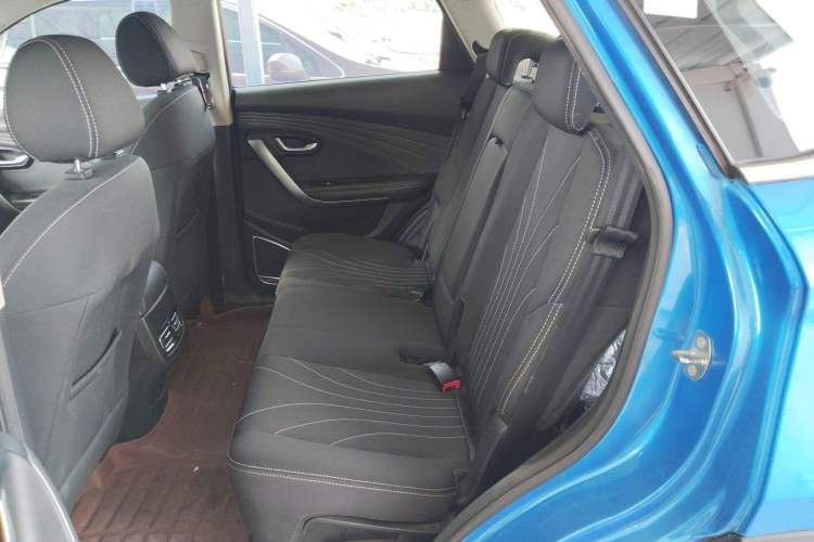 Used JETOUR X70 2018 1.5T Manual Comfort Edition Interior 4
