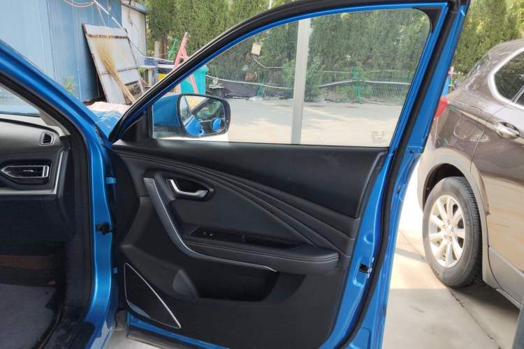 Used JETOUR X70 2018 1.5T Manual Comfort Edition Interior 5