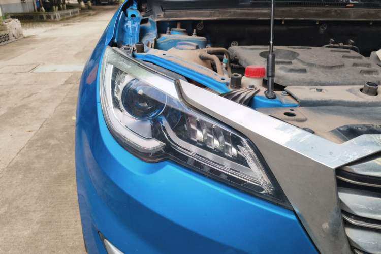 Used JETOUR X70 2018 1.5T Manual Comfort Edition Right Front Headlight