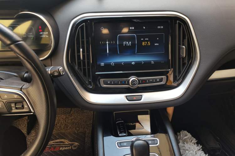 Used JETOUR X70 2018 1.5T Automatic Luxury Edition Audio And AC Panel