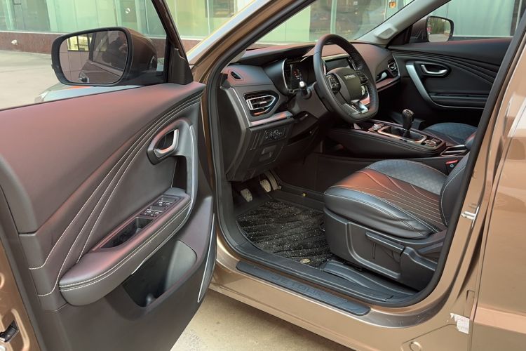 Used JETOUR X70 2018 1.5T Manual Enjoyment Edition Interior 1