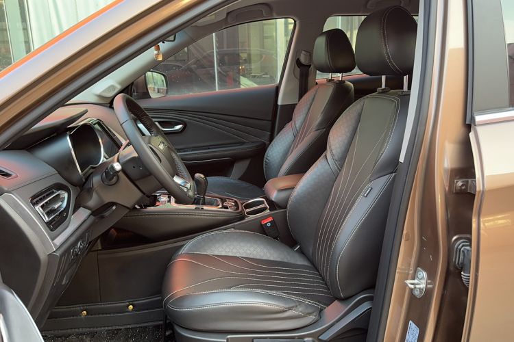 Used JETOUR X70 2018 1.5T Manual Enjoyment Edition Interior 2