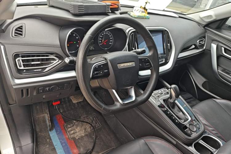 Used JETOUR X70 2018 1.5T Automatic Comfort Edition Center Console