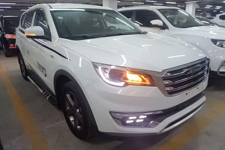 Used JETOUR X70 2018 1.5T Manual Comfort Edition Front Right 45 Deg
