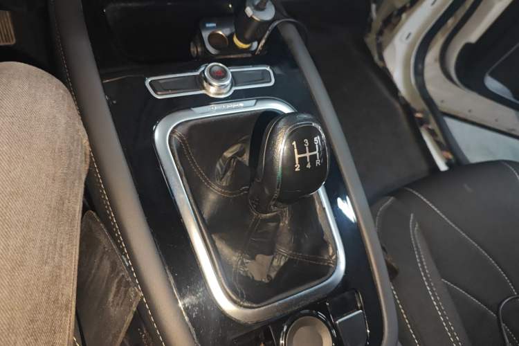 Used JETOUR X70 2018 1.5T Manual Jingxing Edition Gear Lever