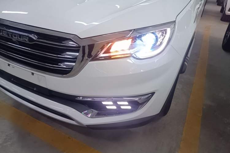 Used JETOUR X70 2018 1.5T Manual Comfort Edition Left Front Headlight