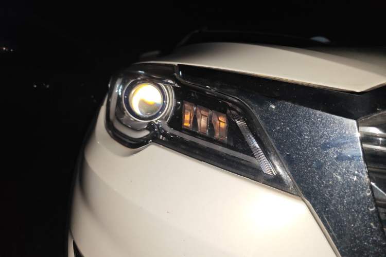 Used JETOUR X70 2018 1.5T Automatic YueXing Edition Right Front Headlight