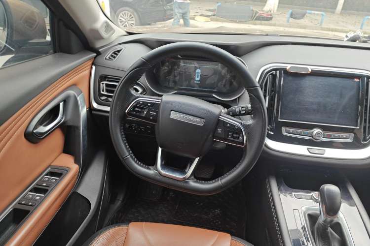 Used JETOUR X70 2018 1.5T Automatic Luxury Edition Interior 1