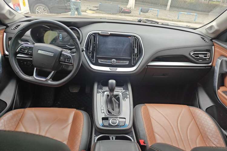 Used JETOUR X70 2018 1.5T Automatic Luxury Edition Interior 2