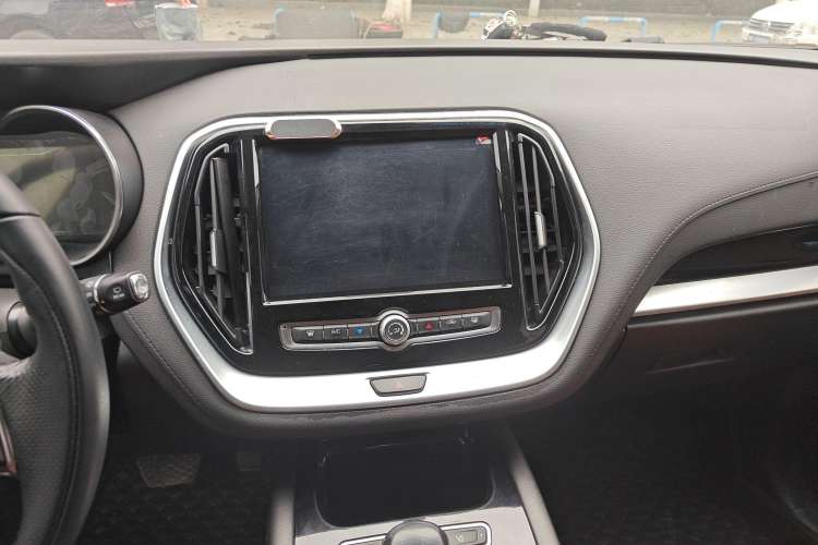 Used JETOUR X70 2018 1.5T Automatic Luxury Edition Interior 3