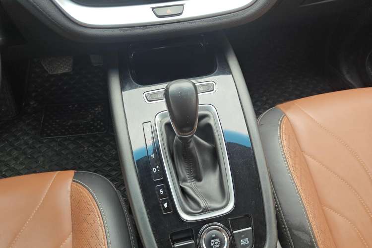 Used JETOUR X70 2018 1.5T Automatic Luxury Edition Interior 4