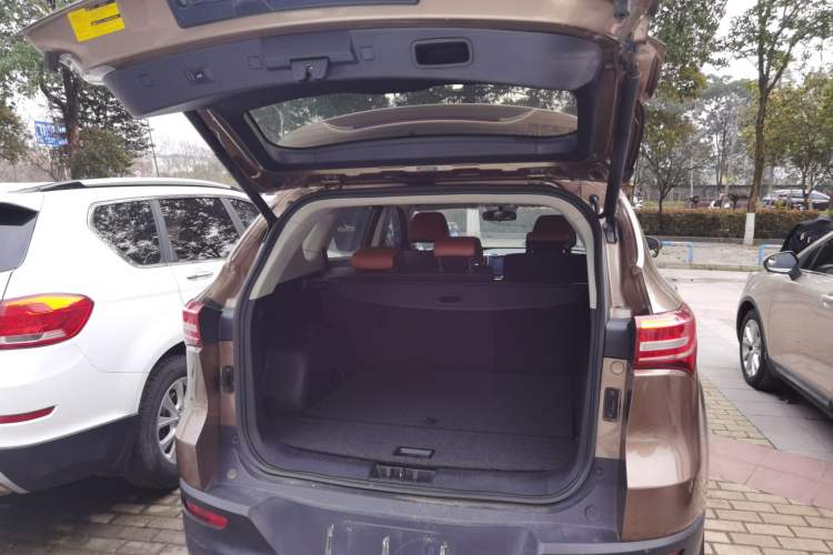 Used JETOUR X70 2018 1.5T Automatic Luxury Edition Trunk
