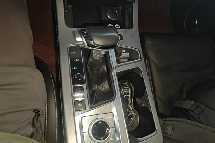 Used JETOUR X70 2019 1.5T DCT Jingxing Edition Gear Lever