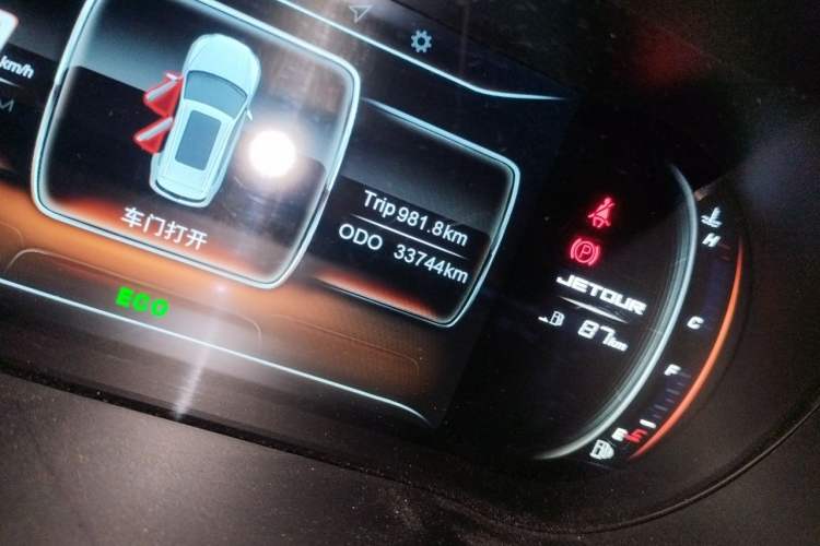 Used JETOUR X70 2020 1.5T DCT Comfort Edition 7-Seater Odometer Close Up
