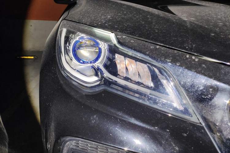 Used JETOUR X70 2020 Revised Version 1.5T Manual Comfort Edition 5 Seats Right Front Headlight