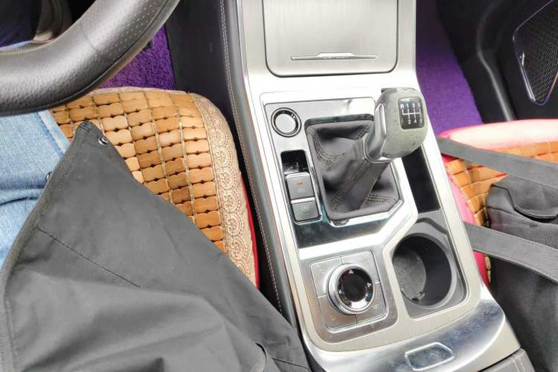 Used JETOUR X70 2020 1.5T Manual Comfort Edition 7-Seater Gear Lever