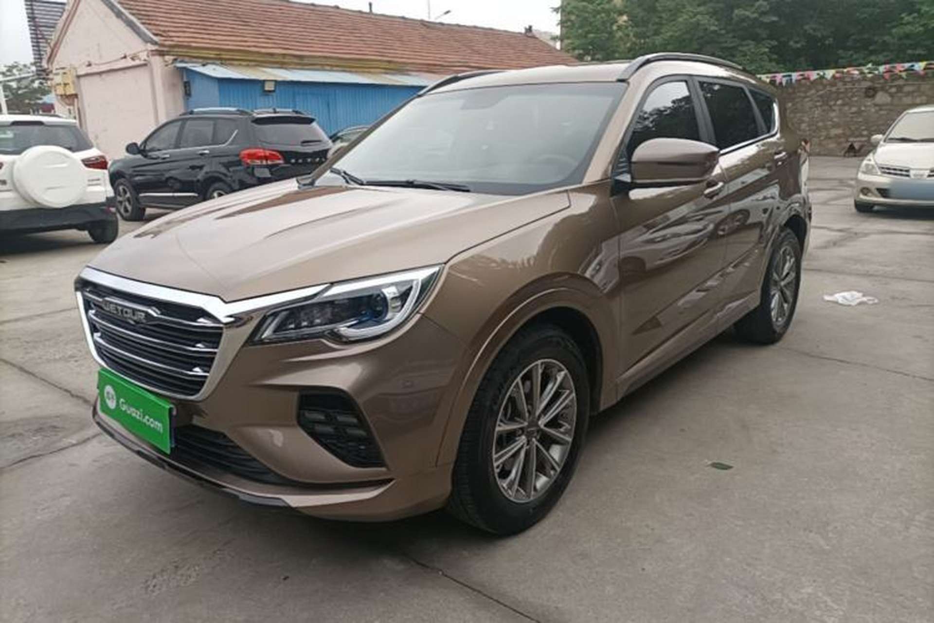 Used JETOUR X70 2020 1.5T DCT Comfort Edition 5-seater Front Left 45 Deg