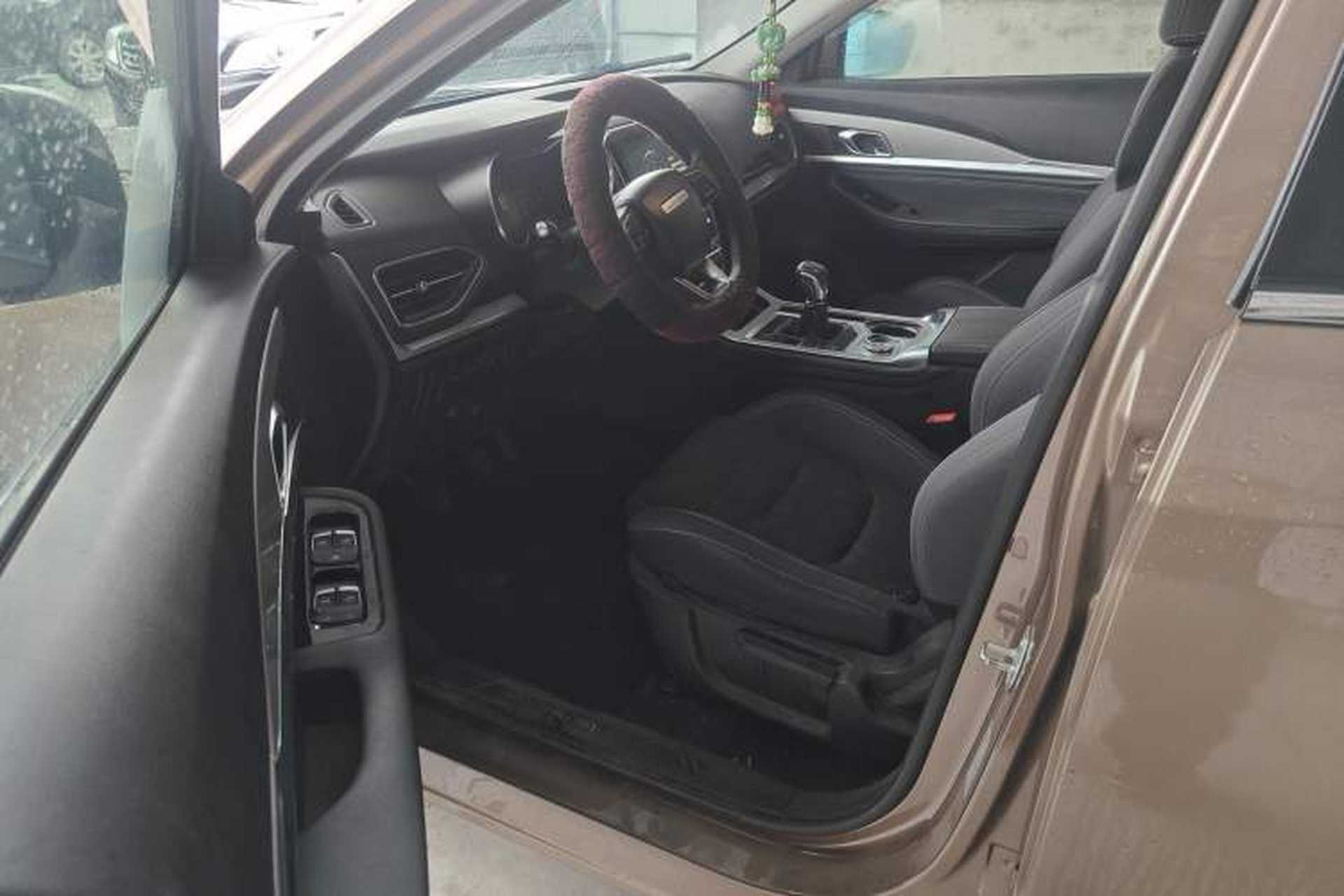Used JETOUR X70 2020 1.5T Manual Comfort Edition 7-Seater Interior 1