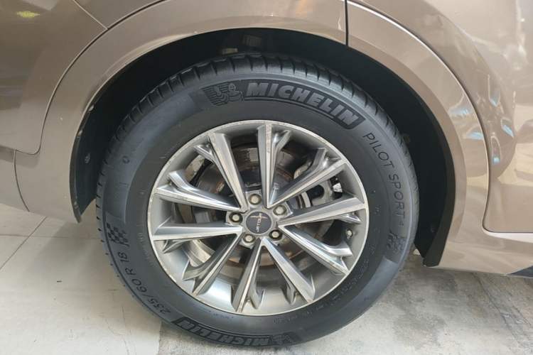 Used JETOUR X70 2020 1.5T DCT YueXing Edition 7-Seater Right Rear Wheel Hub