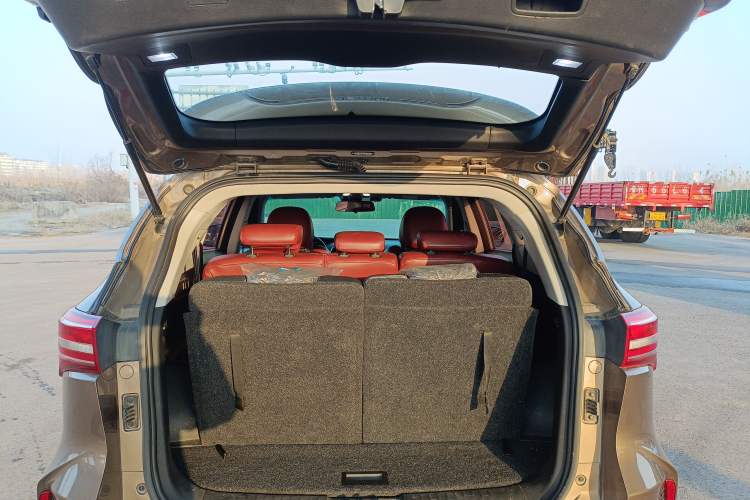 Used JETOUR X70 2020 1.5T DCT Comfort Edition 7-Seater Trunk