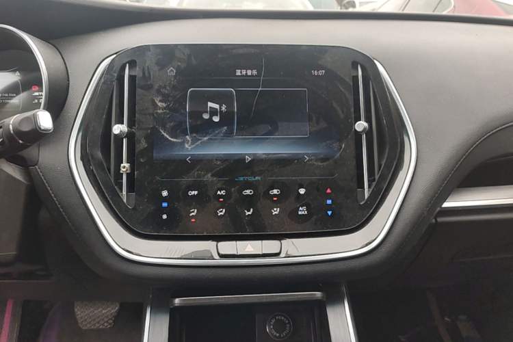 Used JETOUR X70 2020 1.5T DCT Comfort Edition 7-Seater Audio And AC Panel