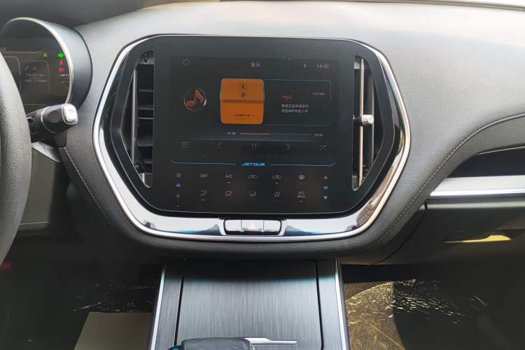 Used JETOUR X70 2020 1.5T DCT Comfort Edition 7-Seater Audio And AC Panel