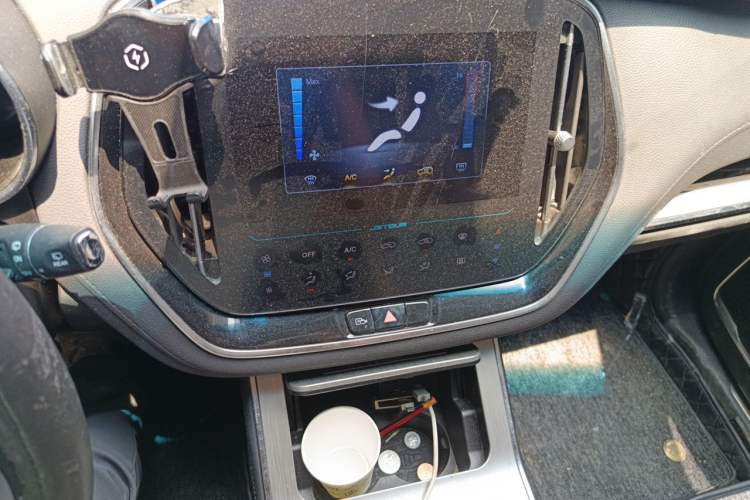 Used JETOUR X70 2020 1.5T DCT YueXing Edition 5 Seats Audio And AC Panel