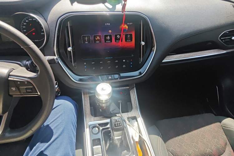 Used JETOUR X70 2020 1.5T Manual Comfort Edition 7-Seater Audio And AC Panel