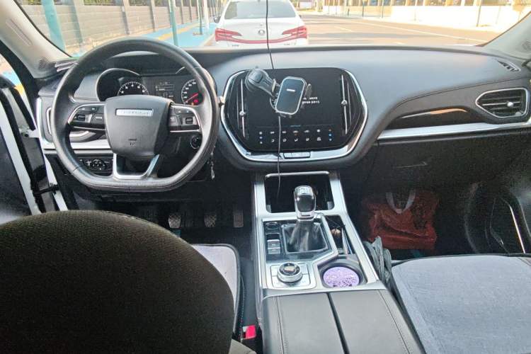 Used JETOUR X70 2020 1.5T Manual Comfort Edition 7-Seater Center Console