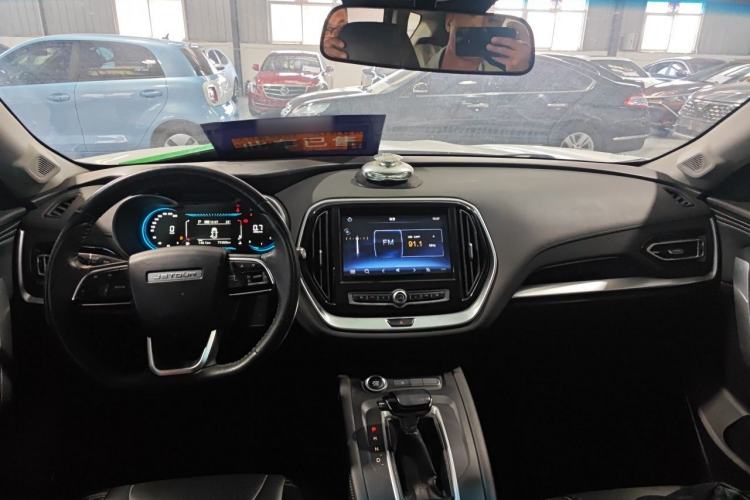 Used JETOUR X70 2020 1.5T DCT YueXing Edition 5 Seats Center Console