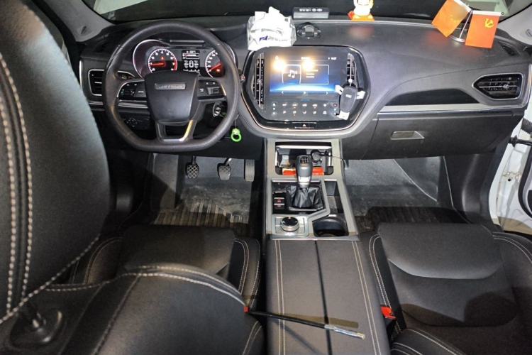 Used JETOUR X70 2020 1.5T Manual Comfort Edition 7-Seater Center Console