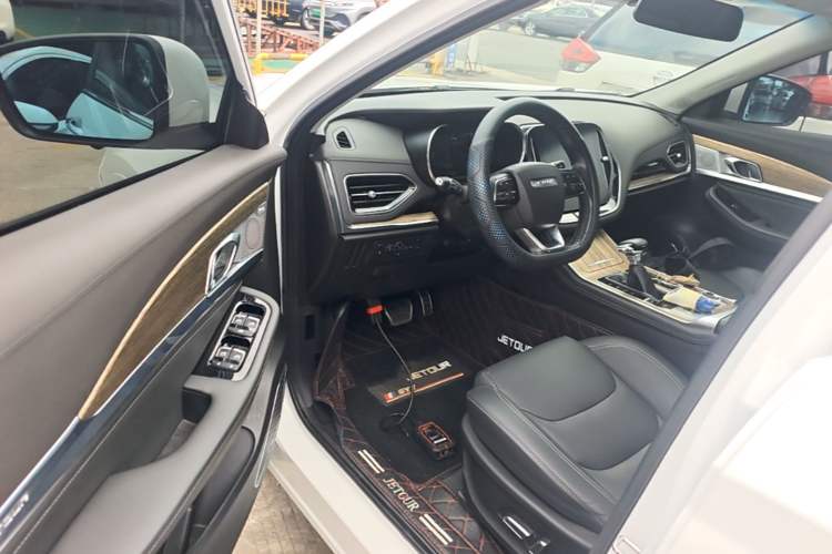 Used JETOUR X70 2020 1.5T DCT Luxury Edition 5 Seats Driver Seat