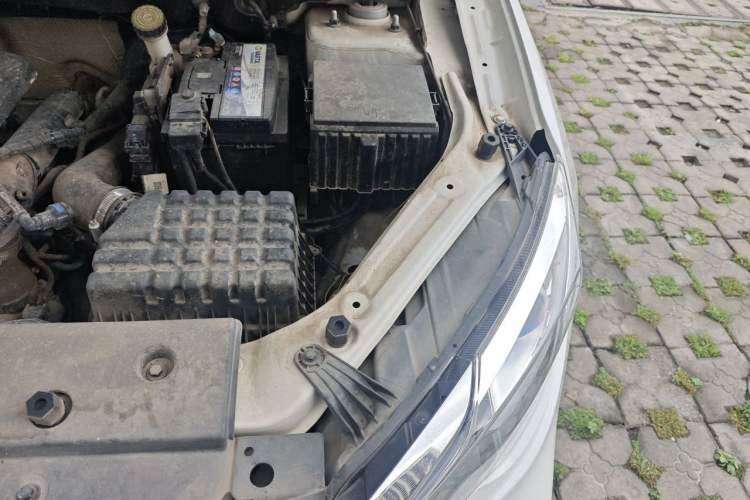 Used JETOUR X70 2020 1.5T Manual Comfort Edition 7-Seater Engine Bay Left