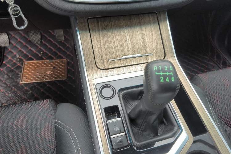 Used JETOUR X70 2020 1.5T Manual Comfort Edition 7-Seater Gear Lever