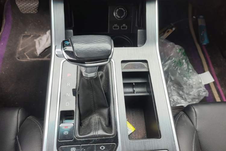 Used JETOUR X70 2020 1.5T DCT Comfort Edition 7-Seater Gear Lever
