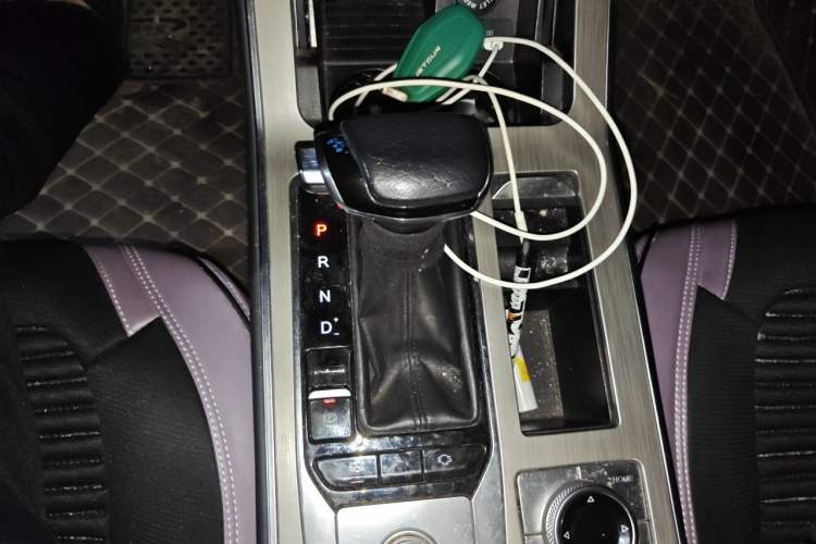 Used JETOUR X70 2020 1.5T DCT Comfort Edition 7-Seater Gear Lever