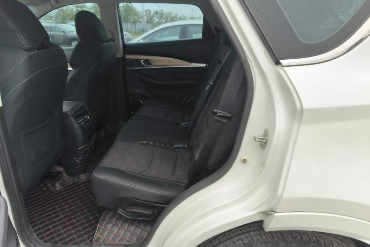 Used JETOUR X70 2020 1.5T Manual Comfort Edition 7-Seater Interior 1
