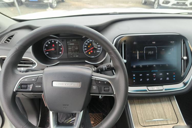 Used JETOUR X70 2020 1.5T Manual Comfort Edition 7-Seater Interior 3