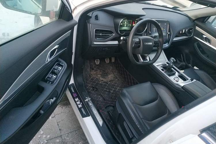 Used JETOUR X70 2020 1.5T Manual EnjoyDrive Edition 5 Seats Interior 3