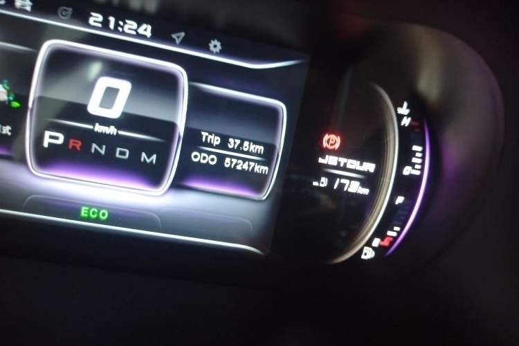 Used JETOUR X70 2020 1.5T DCT Comfort Edition 6 Seats Odometer Close Up