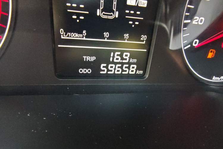 Used JETOUR X70 2020 1.5T Manual Comfort Edition 7-Seater Odometer Close Up