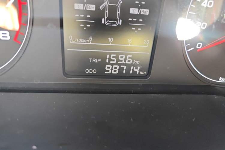 Used JETOUR X70 2020 1.5T Manual Comfort Edition 7-Seater Odometer Close Up