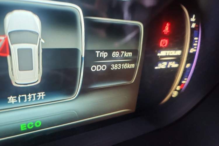 Used JETOUR X70 2020 1.5T DCT Comfort Edition 5-seater Odometer Close Up