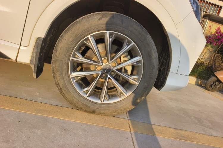 Used JETOUR X70 2020 1.5T Manual Comfort Edition 5 Seats Right Front Wheel Hub