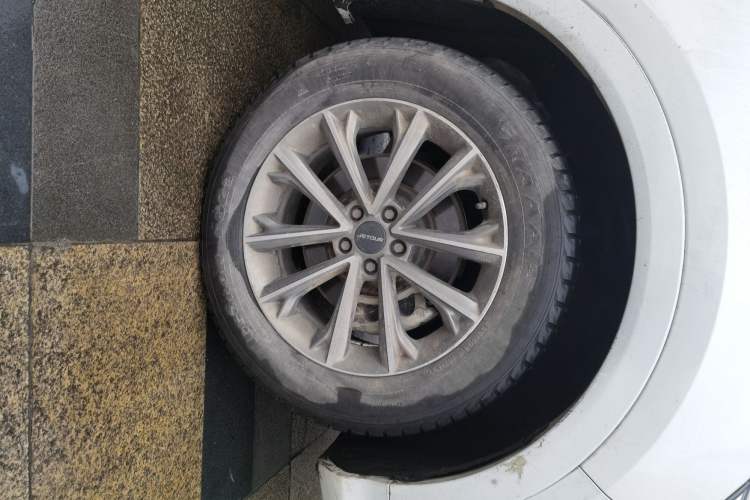 Used JETOUR X70 2020 1.5T Manual Comfort Edition 5 Seats Right Front Wheel Hub